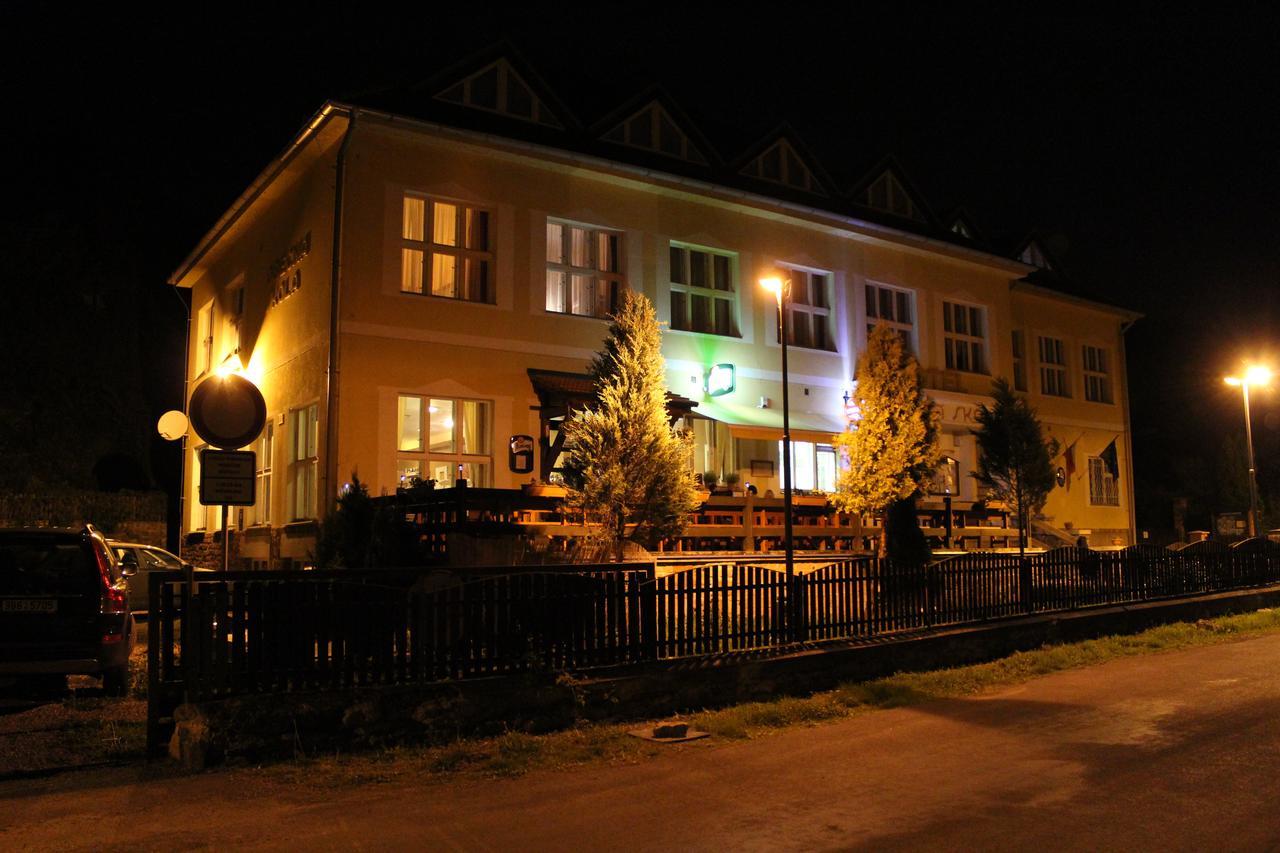 Hotel Obecná Škola Svatý Jan pod Skalou Exterior foto